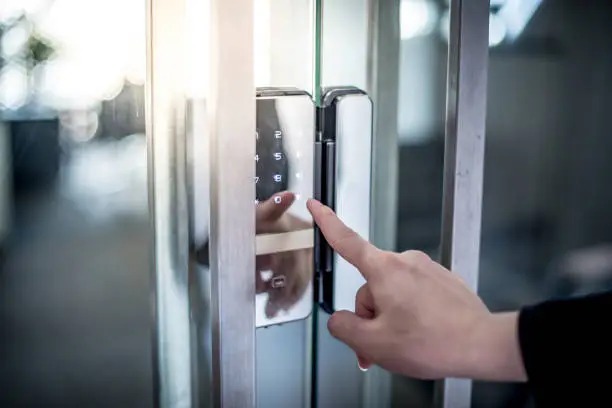 Advanced Features of Modern Industrial Locks on Equipment Protection